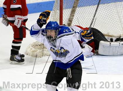 Thumbnail 3 in East Catholic vs. Warde/Ludlowe (CIAC Division II Finals) photogallery.