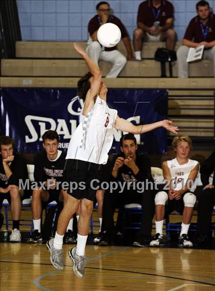 Thumbnail 2 in Laguna Beach vs. Santa Fe Christian (CIF SoCal D3 Vollleyball Final) photogallery.