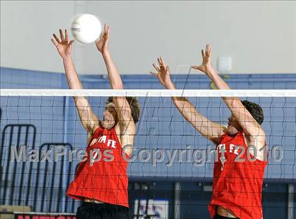 Thumbnail 1 in Laguna Beach vs. Santa Fe Christian (CIF SoCal D3 Vollleyball Final) photogallery.