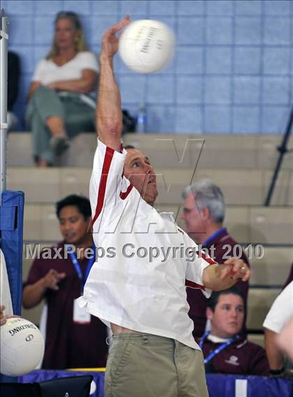 Thumbnail 2 in Laguna Beach vs. Santa Fe Christian (CIF SoCal D3 Vollleyball Final) photogallery.