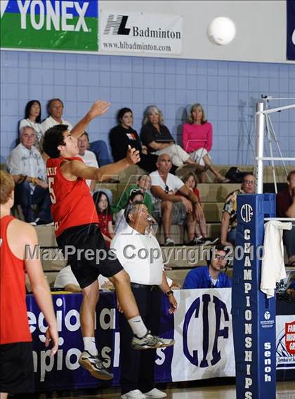 Thumbnail 2 in Laguna Beach vs. Santa Fe Christian (CIF SoCal D3 Vollleyball Final) photogallery.