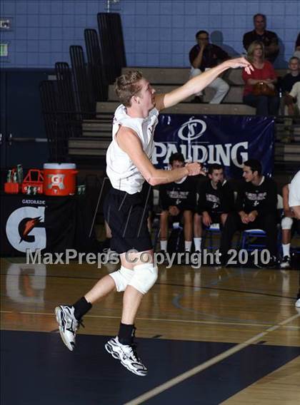 Thumbnail 2 in Laguna Beach vs. Santa Fe Christian (CIF SoCal D3 Vollleyball Final) photogallery.