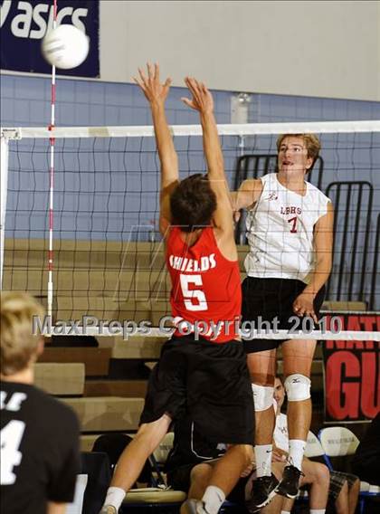 Thumbnail 3 in Laguna Beach vs. Santa Fe Christian (CIF SoCal D3 Vollleyball Final) photogallery.