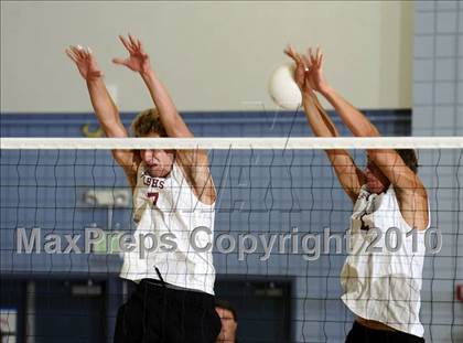 Thumbnail 3 in Laguna Beach vs. Santa Fe Christian (CIF SoCal D3 Vollleyball Final) photogallery.