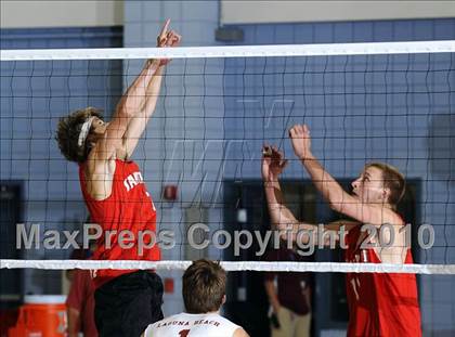 Thumbnail 2 in Laguna Beach vs. Santa Fe Christian (CIF SoCal D3 Vollleyball Final) photogallery.