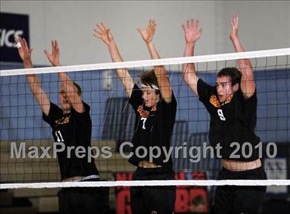 Thumbnail 3 in Laguna Beach vs. Santa Fe Christian (CIF SoCal D3 Vollleyball Final) photogallery.