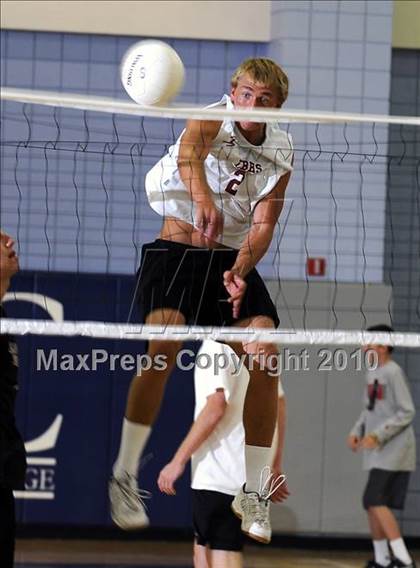 Thumbnail 1 in Laguna Beach vs. Santa Fe Christian (CIF SoCal D3 Vollleyball Final) photogallery.