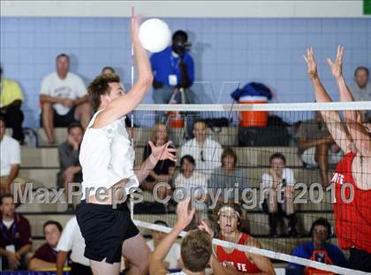 Thumbnail 2 in Laguna Beach vs. Santa Fe Christian (CIF SoCal D3 Vollleyball Final) photogallery.