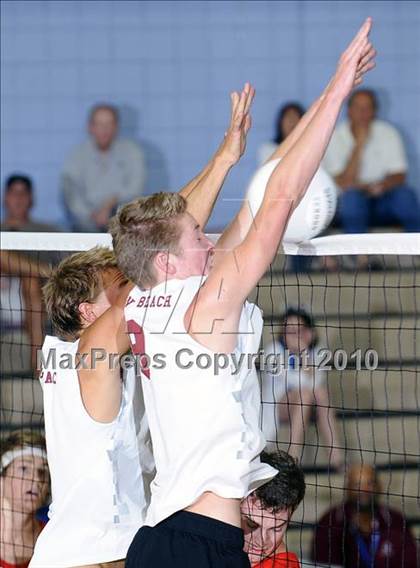 Thumbnail 2 in Laguna Beach vs. Santa Fe Christian (CIF SoCal D3 Vollleyball Final) photogallery.