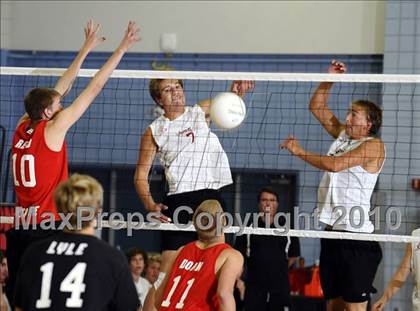 Thumbnail 3 in Laguna Beach vs. Santa Fe Christian (CIF SoCal D3 Vollleyball Final) photogallery.