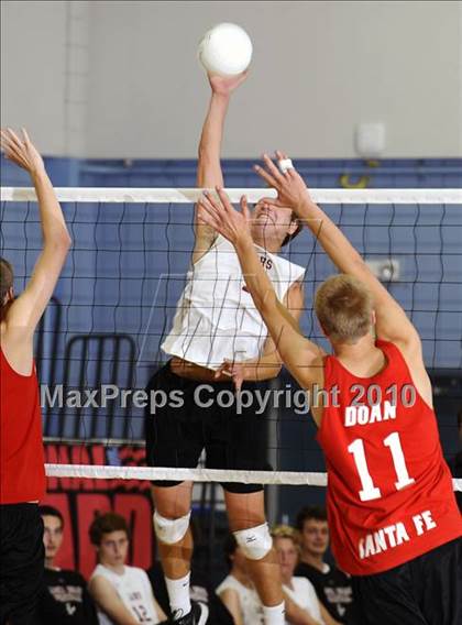 Thumbnail 3 in Laguna Beach vs. Santa Fe Christian (CIF SoCal D3 Vollleyball Final) photogallery.