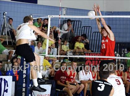 Thumbnail 3 in Laguna Beach vs. Santa Fe Christian (CIF SoCal D3 Vollleyball Final) photogallery.