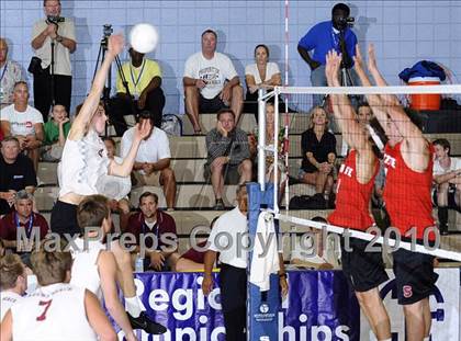 Thumbnail 3 in Laguna Beach vs. Santa Fe Christian (CIF SoCal D3 Vollleyball Final) photogallery.
