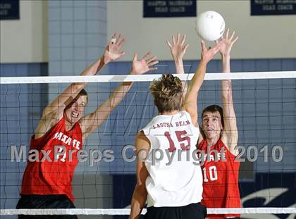 Thumbnail 1 in Laguna Beach vs. Santa Fe Christian (CIF SoCal D3 Vollleyball Final) photogallery.