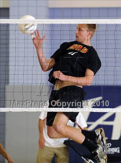 Thumbnail 2 in Laguna Beach vs. Santa Fe Christian (CIF SoCal D3 Vollleyball Final) photogallery.