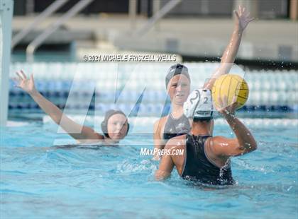 Thumbnail 3 in Carlsbad vs. Coronado (CIF SDS Open Division Semifinal) photogallery.
