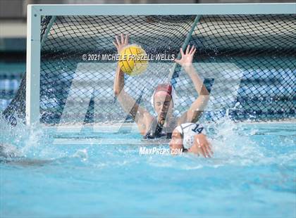 Thumbnail 2 in Carlsbad vs. Coronado (CIF SDS Open Division Semifinal) photogallery.