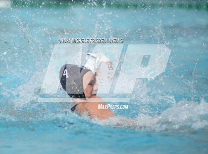 Thumbnail 3 in Carlsbad vs. Coronado (CIF SDS Open Division Semifinal) photogallery.