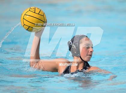 Thumbnail 3 in Carlsbad vs. Coronado (CIF SDS Open Division Semifinal) photogallery.