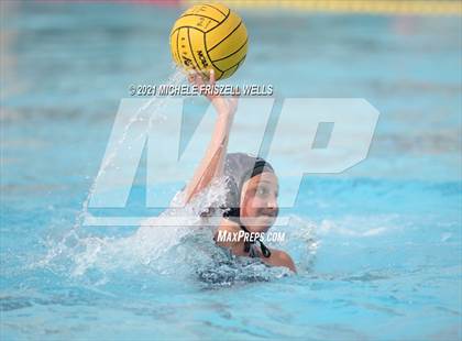 Thumbnail 3 in Carlsbad vs. Coronado (CIF SDS Open Division Semifinal) photogallery.