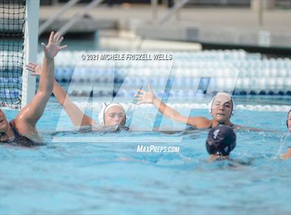Thumbnail 2 in Carlsbad vs. Coronado (CIF SDS Open Division Semifinal) photogallery.