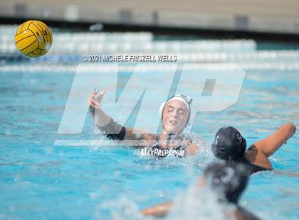 Thumbnail 2 in Carlsbad vs. Coronado (CIF SDS Open Division Semifinal) photogallery.