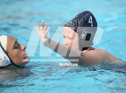 Thumbnail 3 in Carlsbad vs. Coronado (CIF SDS Open Division Semifinal) photogallery.