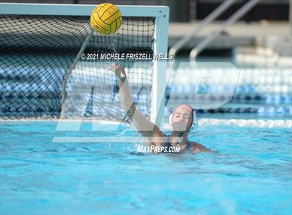 Thumbnail 2 in Carlsbad vs. Coronado (CIF SDS Open Division Semifinal) photogallery.