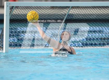 Thumbnail 2 in Carlsbad vs. Coronado (CIF SDS Open Division Semifinal) photogallery.