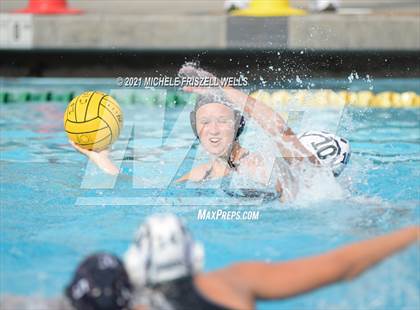 Thumbnail 2 in Carlsbad vs. Coronado (CIF SDS Open Division Semifinal) photogallery.