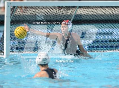 Thumbnail 3 in Carlsbad vs. Coronado (CIF SDS Open Division Semifinal) photogallery.