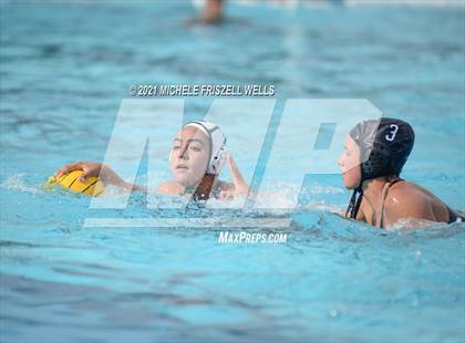 Thumbnail 3 in Carlsbad vs. Coronado (CIF SDS Open Division Semifinal) photogallery.