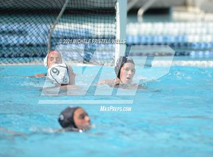 Thumbnail 3 in Carlsbad vs. Coronado (CIF SDS Open Division Semifinal) photogallery.