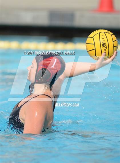 Thumbnail 3 in Carlsbad vs. Coronado (CIF SDS Open Division Semifinal) photogallery.