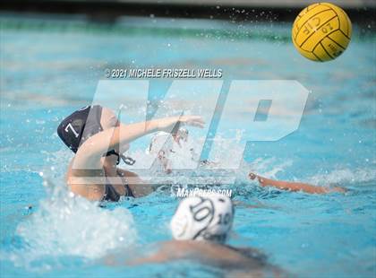 Thumbnail 2 in Carlsbad vs. Coronado (CIF SDS Open Division Semifinal) photogallery.