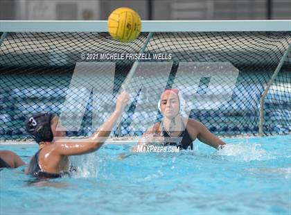 Thumbnail 3 in Carlsbad vs. Coronado (CIF SDS Open Division Semifinal) photogallery.