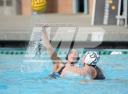 Thumbnail 2 in Carlsbad vs. Coronado (CIF SDS Open Division Semifinal) photogallery.