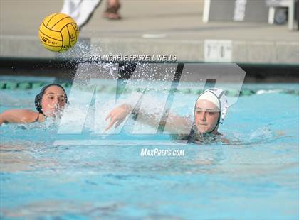 Thumbnail 3 in Carlsbad vs. Coronado (CIF SDS Open Division Semifinal) photogallery.