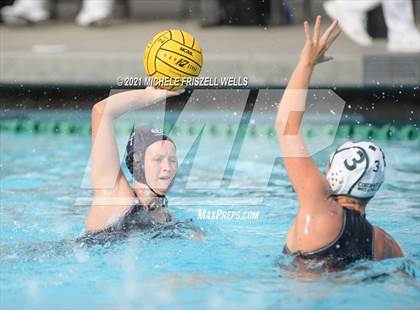 Thumbnail 2 in Carlsbad vs. Coronado (CIF SDS Open Division Semifinal) photogallery.