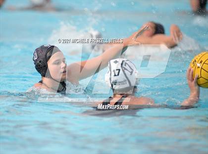 Thumbnail 3 in Carlsbad vs. Coronado (CIF SDS Open Division Semifinal) photogallery.