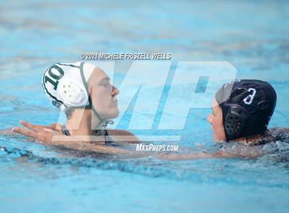 Thumbnail 2 in Carlsbad vs. Coronado (CIF SDS Open Division Semifinal) photogallery.