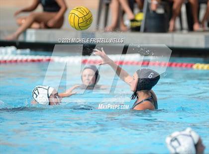 Thumbnail 2 in Carlsbad vs. Coronado (CIF SDS Open Division Semifinal) photogallery.