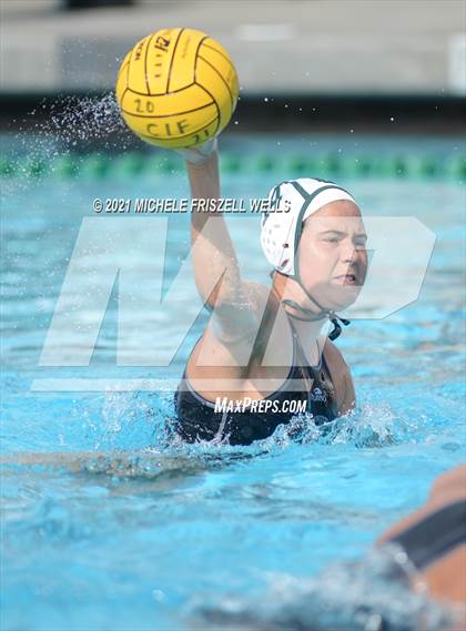 Thumbnail 1 in Carlsbad vs. Coronado (CIF SDS Open Division Semifinal) photogallery.