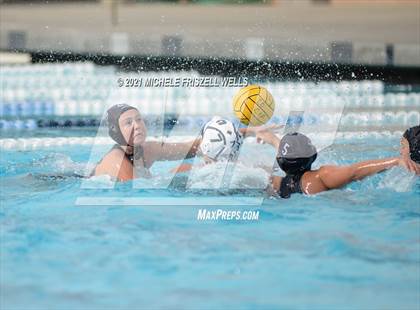 Thumbnail 2 in Carlsbad vs. Coronado (CIF SDS Open Division Semifinal) photogallery.