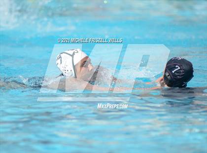 Thumbnail 2 in Carlsbad vs. Coronado (CIF SDS Open Division Semifinal) photogallery.