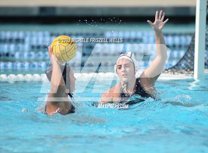 Thumbnail 3 in Carlsbad vs. Coronado (CIF SDS Open Division Semifinal) photogallery.