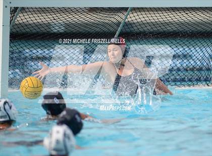 Thumbnail 2 in Carlsbad vs. Coronado (CIF SDS Open Division Semifinal) photogallery.