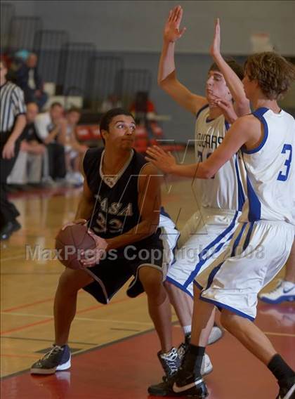 Thumbnail 2 in El Dorado vs. Casa Roble (Cordova Christmas Classic) photogallery.