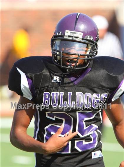 Thumbnail 2 in  Everman vs. Highland Park ( Tom Landry Classic ) photogallery.