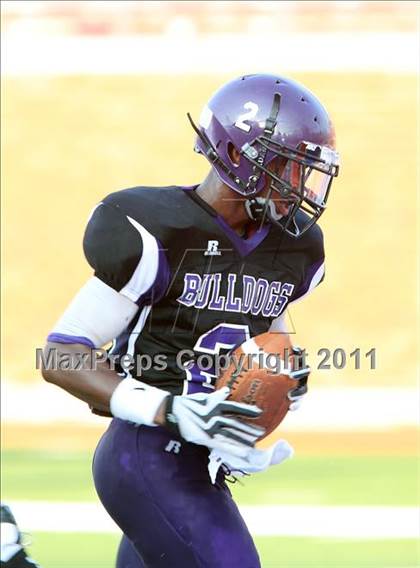 Thumbnail 3 in  Everman vs. Highland Park ( Tom Landry Classic ) photogallery.